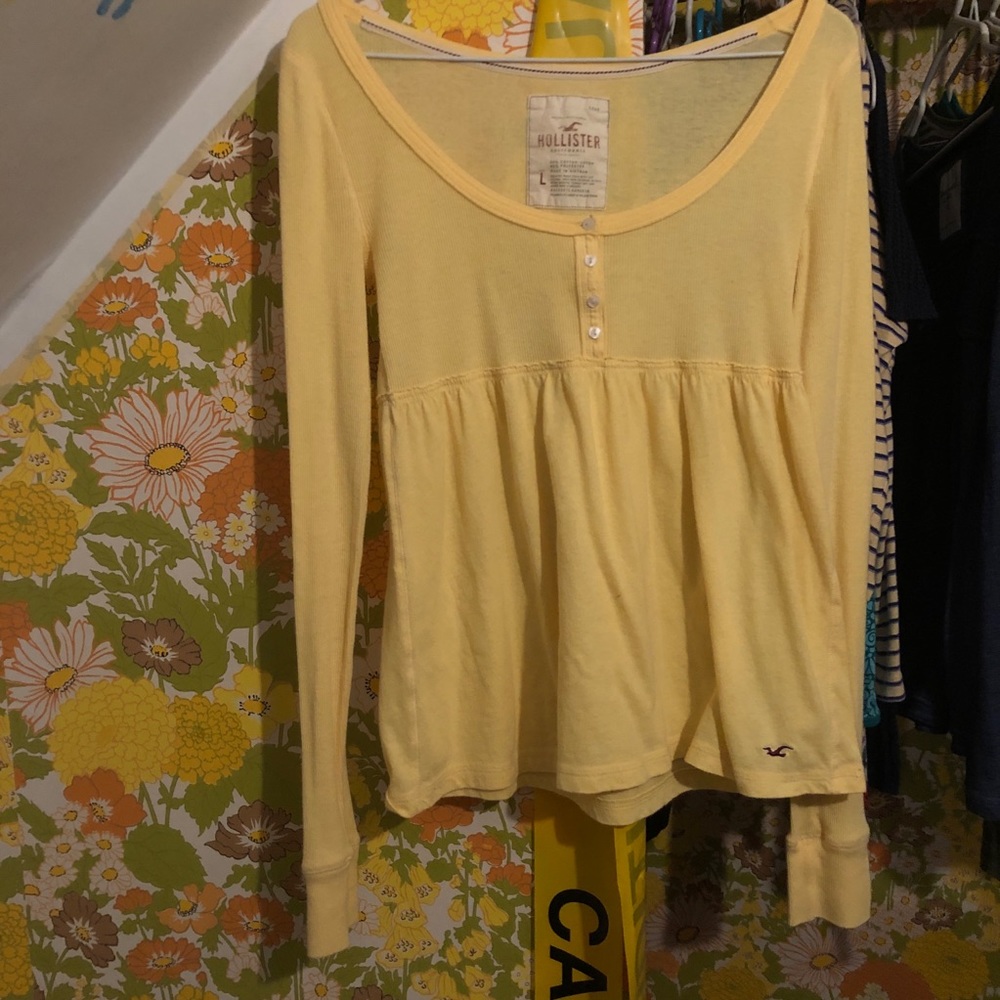 Yellow Hollister baby doll long sleeve shirt! Fits like a medium the best